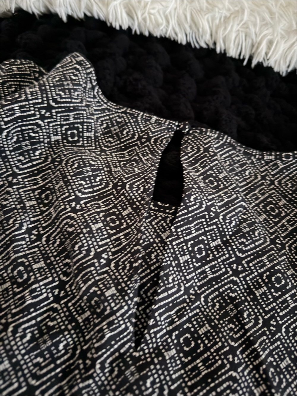 Joie Black & White Geometric Short Sleeve Blouse - Picture 6 of 6